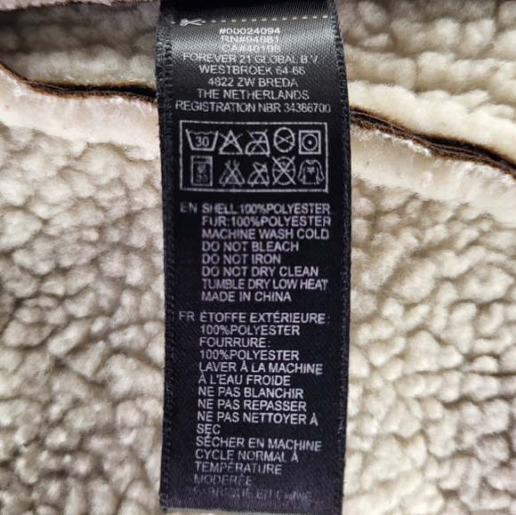 Forever 21 Fleece Lined Faux Leather Vest size Small - Picture 4 of 5